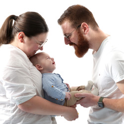 Séance photo en famille à domicile avec un nouveau-né en Ille-et-Vilaine
